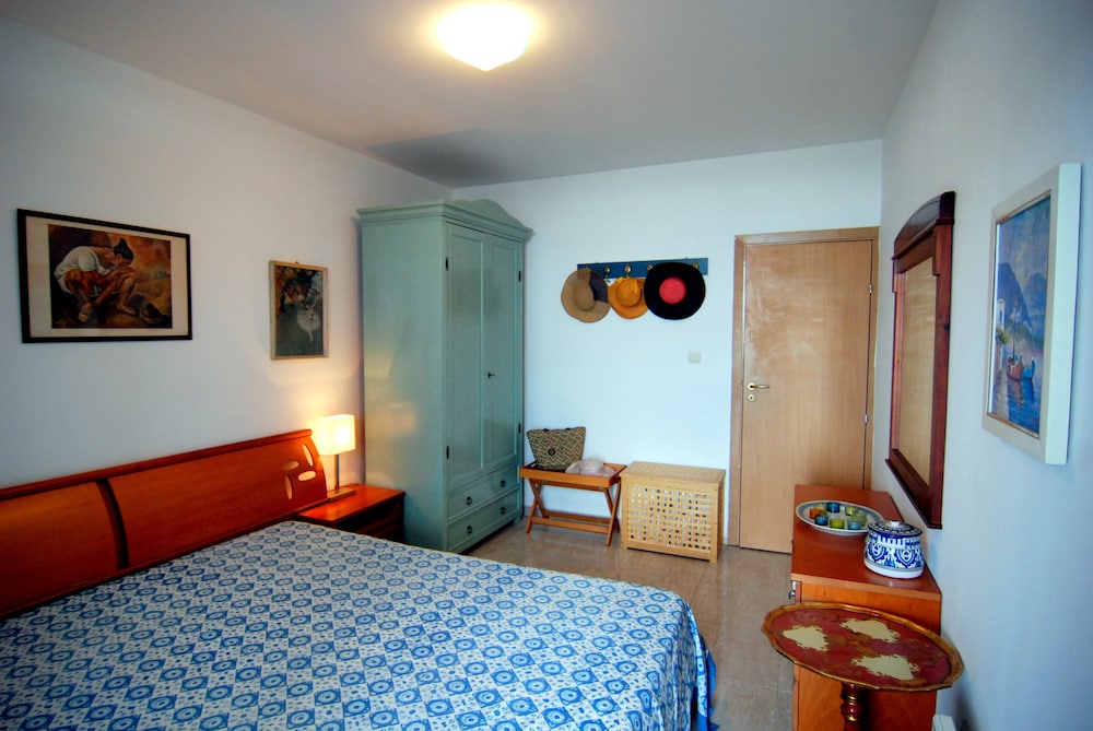 Design Apartment, 1 Bedroom, Sea View, Beachfront