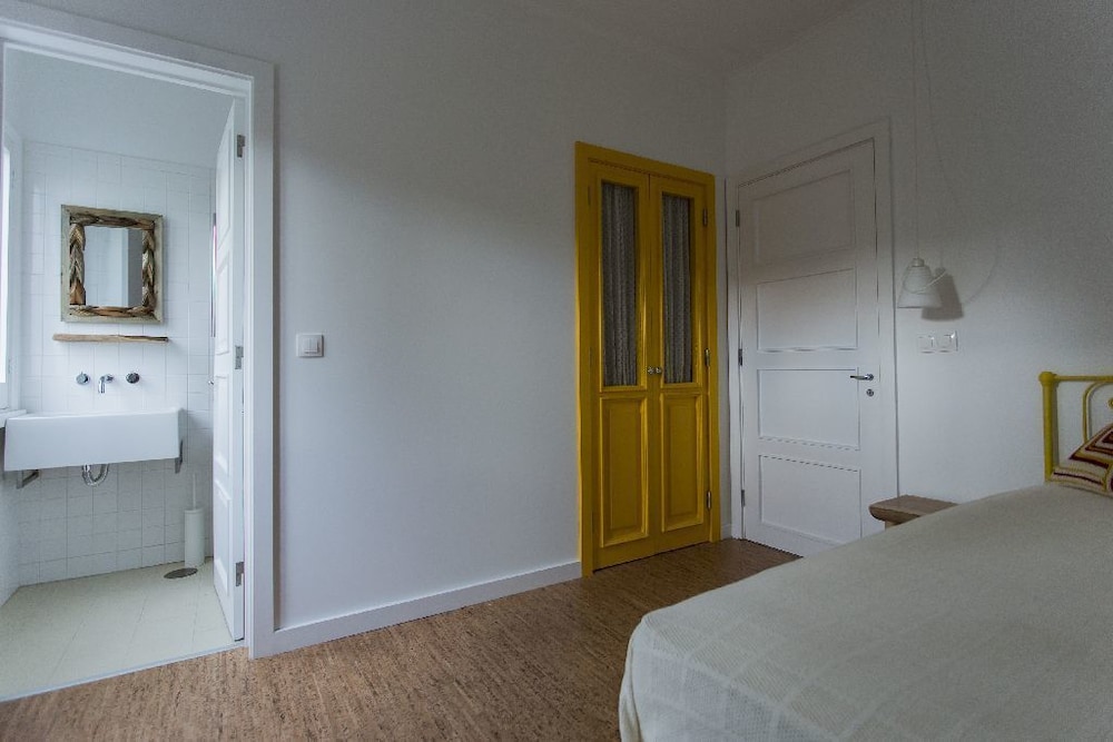 House, 4 Bedrooms photo 2