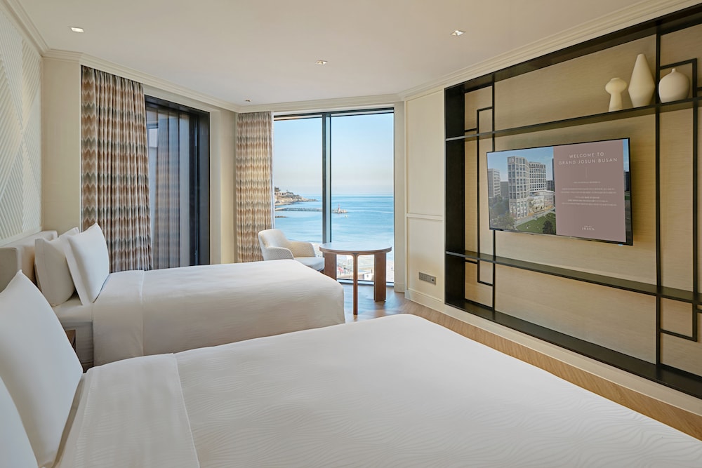 Deluxe Partial Ocean View Twin
