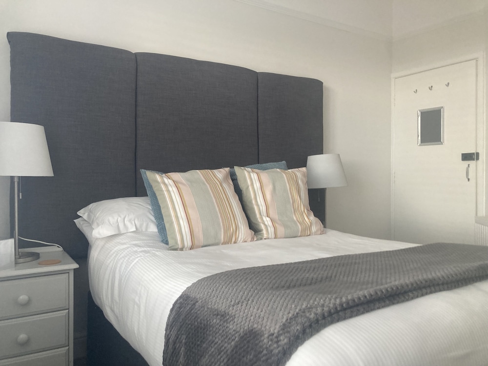 Double Room (Room 8,  Gosvenor,  Second Floor) photo 3
