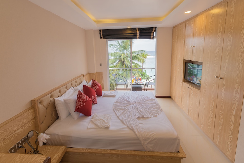 Deluxe Double Room, Sea Facing photo 2