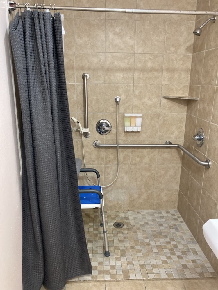 Standard King ADA Accessible w/ Shower, Non Smoking - Photo 8