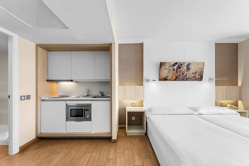 Family Room, Connecting Rooms, Pool View (Terrace, 5 Adults + 1 Child)