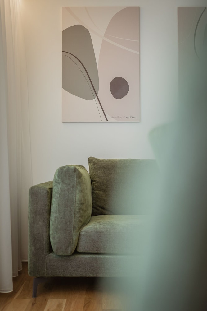 Suite - Photo 8
