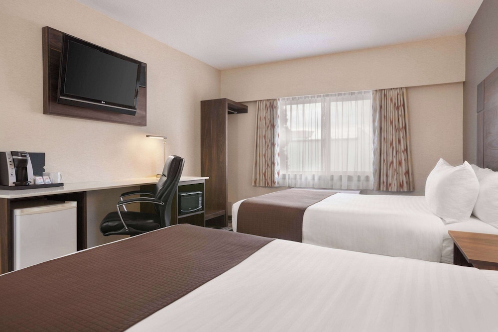 Room, 2 Queen Beds, Non Smoking - Photo 1