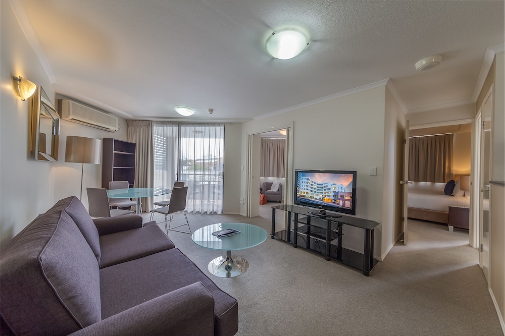 Apartment, 2 Bedrooms, Balcony - Photo 4