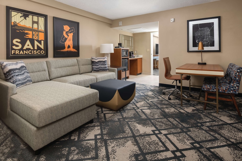Suite, 1 King Bed, Accessible, Bathtub