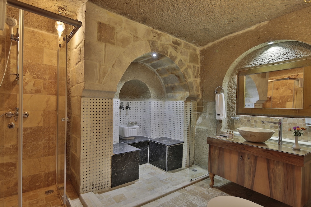 Traditional Suite photo 2