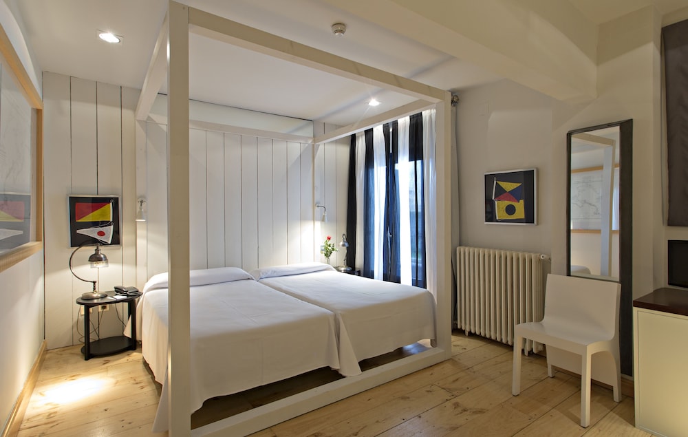Double Room, Balcony, Pool View - Photo 1
