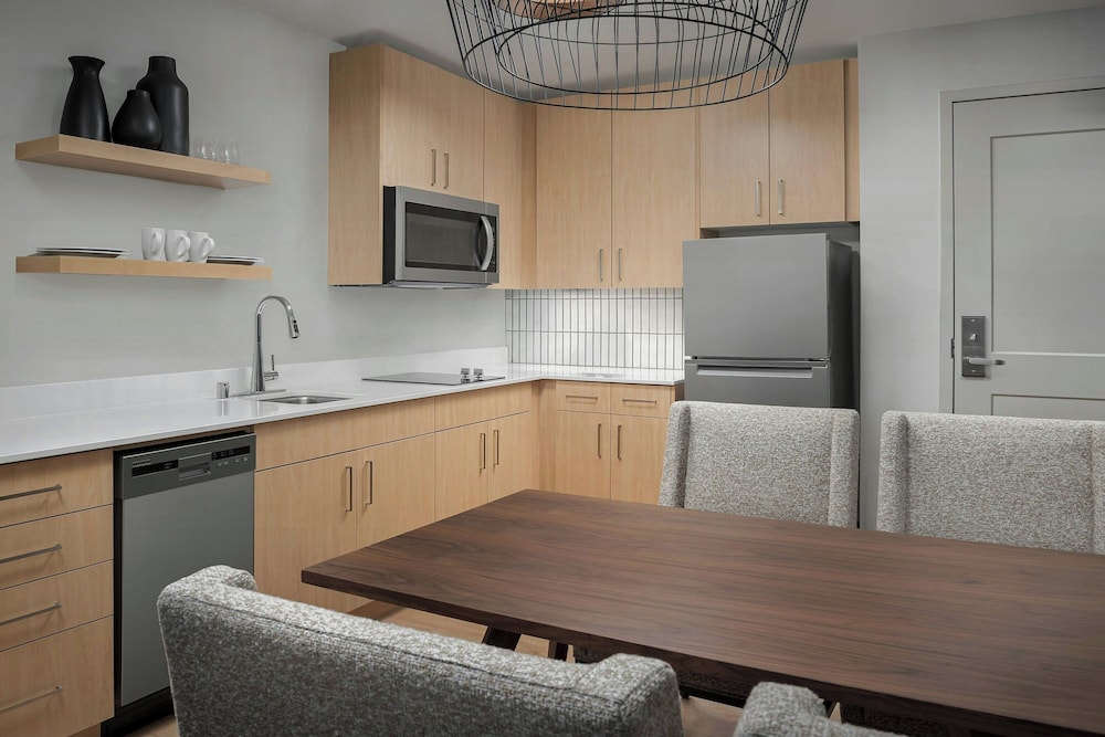 Suite, 1 Bedroom thumbnail 5