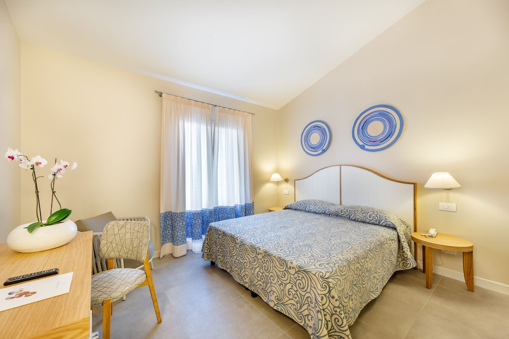 Deluxe Room, Sea View - Photo 2