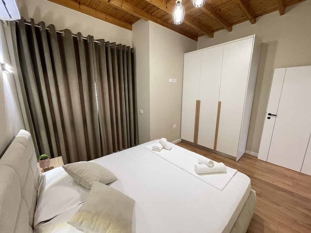 Deluxe Apartment, Balcony, Partial Sea View