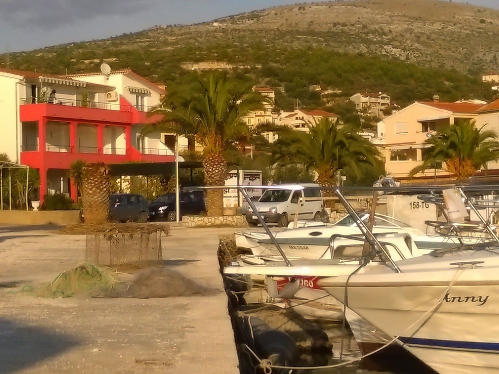 Apartment (Mare - 30 m from pebble beach - A4(4+)