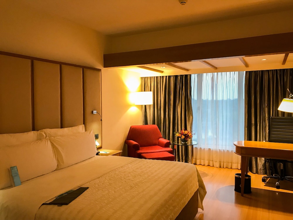 Executive Suite, 1 Bedroom (View) - Photo 8