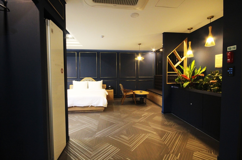 Premium Twin Room photo 2
