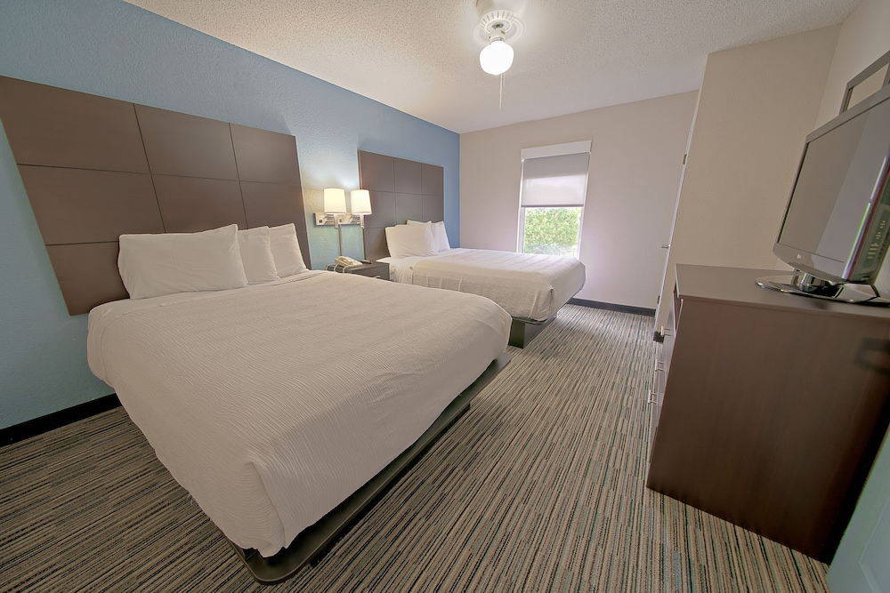 Suite, 1 Bedroom - Photo 1