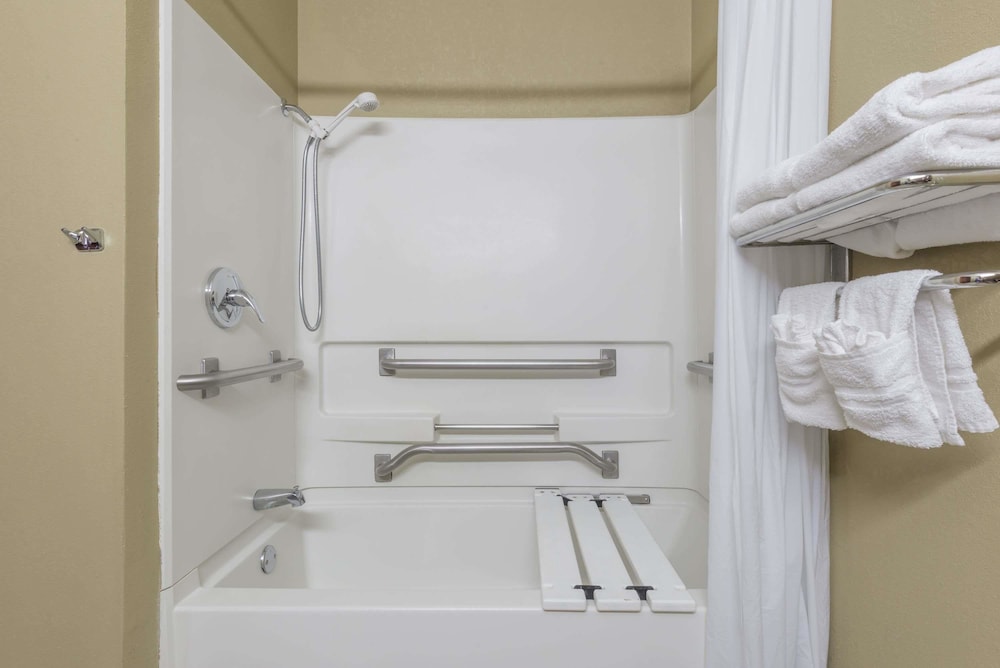 Room, Accessible photo 2