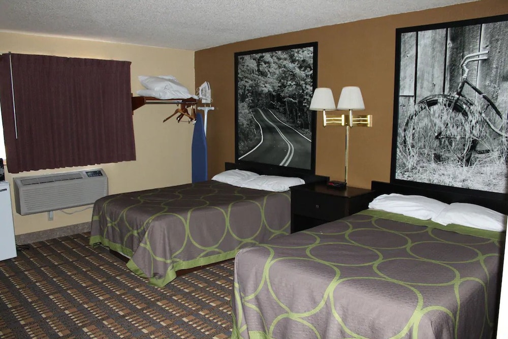 2 Queen Bed Non-Smoking photo 1