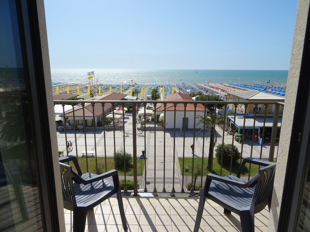 Quadruple Room, Balcony, Sea View photo 3