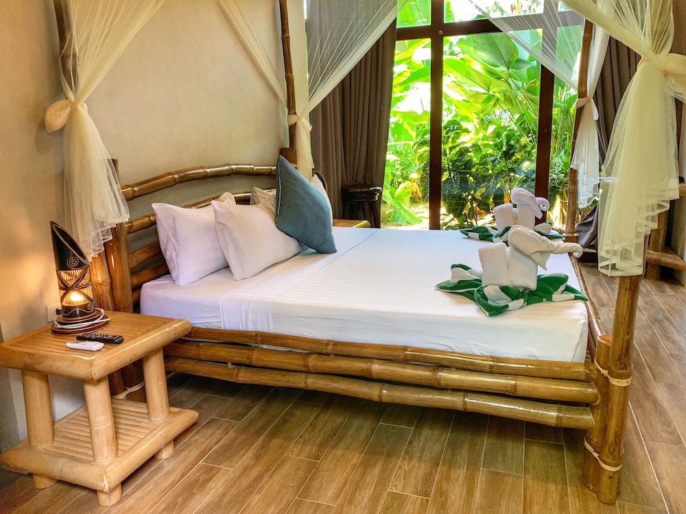 Deluxe Villa, 4 Bedrooms, Private Pool, Beachfront photo 2