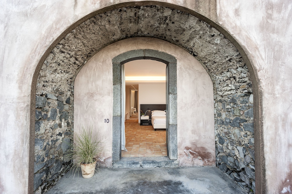 Exclusive Double or Twin Room, Multiple Beds, Bathtub, Courtyard Area