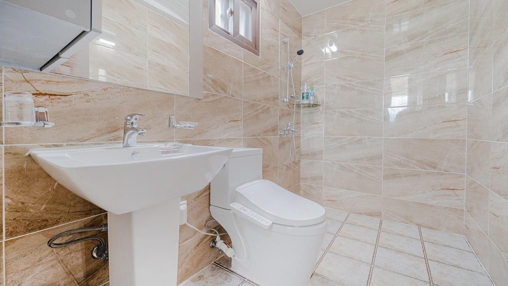 Basic Room, 1 Bedroom (1gadong 102) - Photo 9
