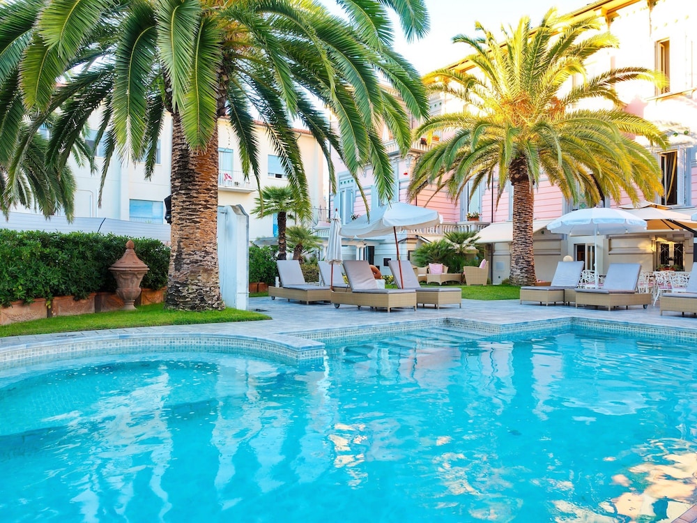 Deluxe Double Room, Balcony, Pool View photo 2