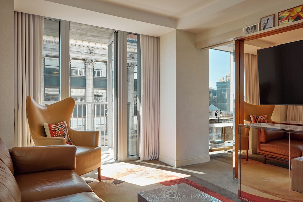 Deluxe Suite, Balcony