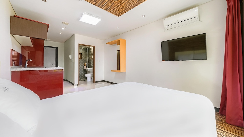 Basic Room, 1 Bedroom (Room 503) - Photo 6