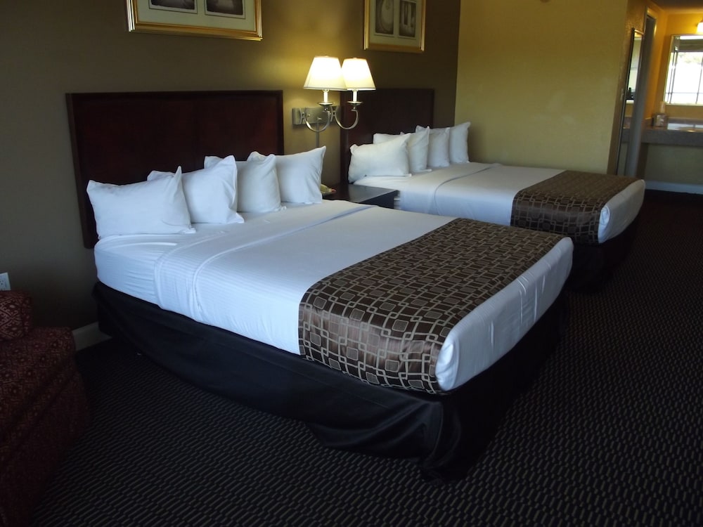 Standard Double Room, 2 Double Beds, Smoking photo 3