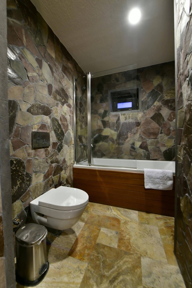 Deluxe Room (Cave) - Photo 29