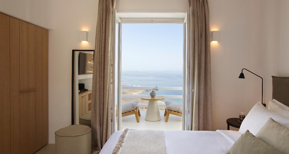 Deluxe Room, 1 King Bed, Terrace, Sea View (Hot Tub) photo 2