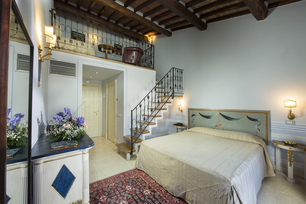 Deluxe Duplex, Multiple Beds