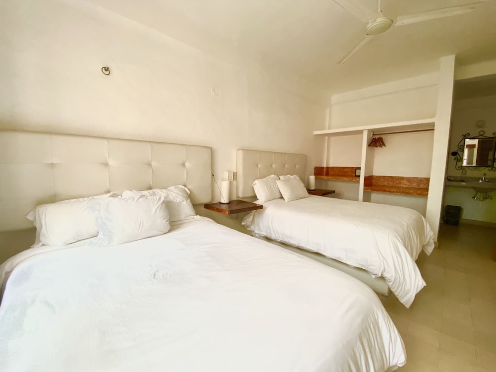 Standard Room 2 Queen Beds photo 2
