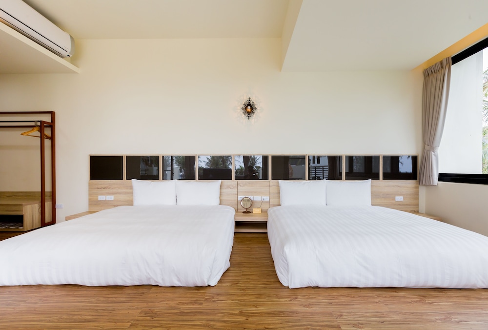 Sea View VIP Deluxe Quad Room