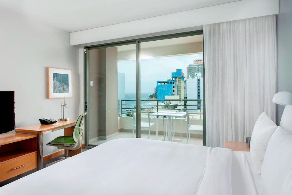 Suite, 1 Bedroom, Non Smoking, City View (Mobility Accessible, Roll-In Shower)
