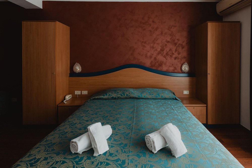 Quadruple Room - Photo 5