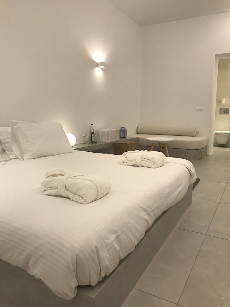 Superior Suite, 1 Queen Bed, Balcony, Sea View - Photo 5