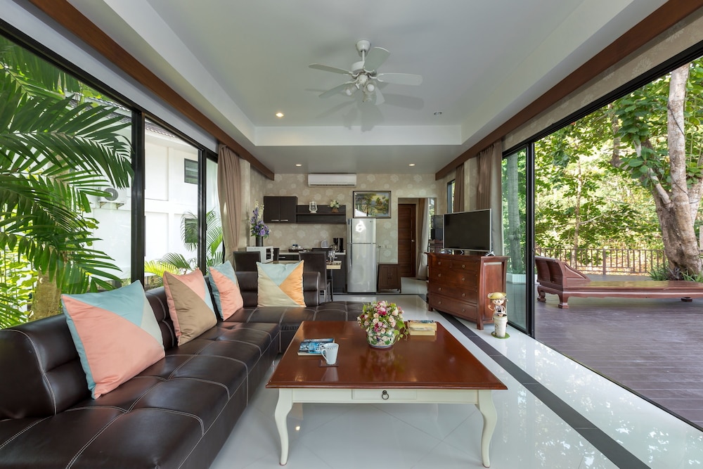 Poolside Villa - Photo 15