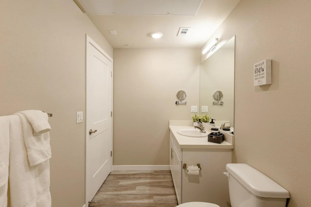 Minimalist Apt w Private Balcony Gym Sky Lounge, Billede 21