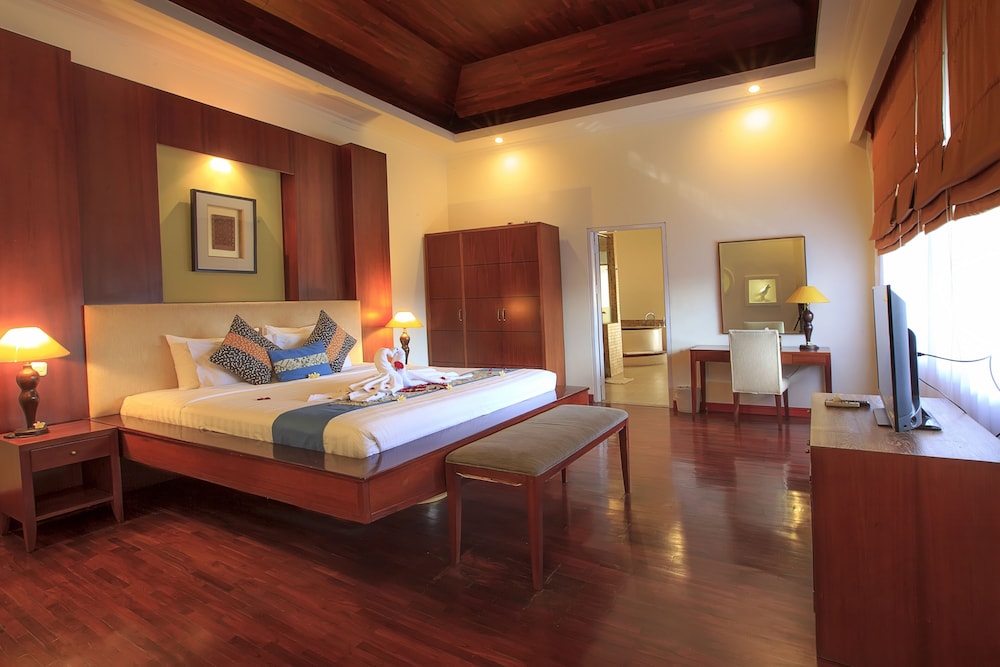 3 Bedroom Villa with Private Pool and Garden photo 2