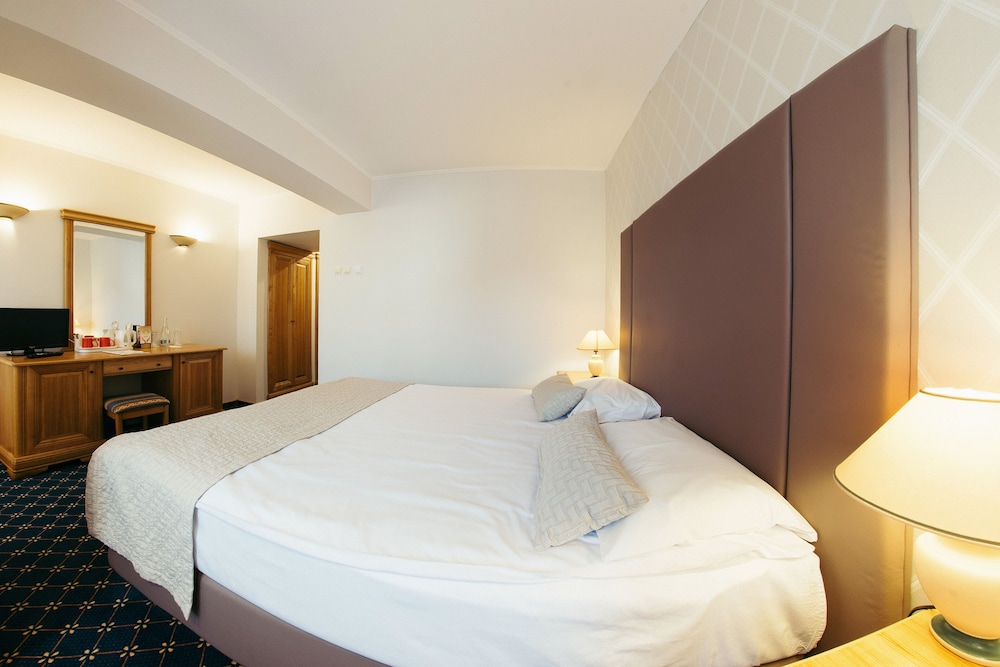 Standard Room, 1 Queen Bed photo 3