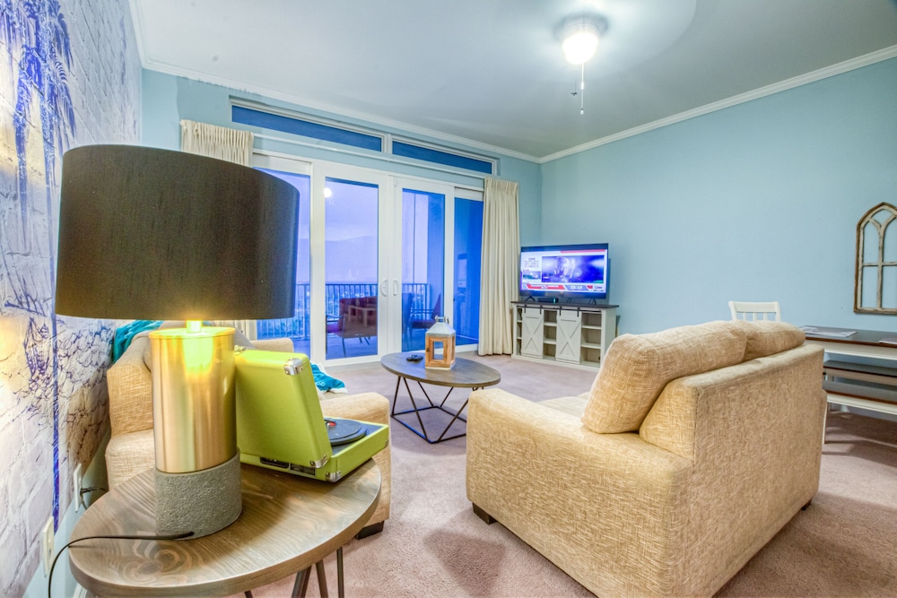 Condo, 3 Bedrooms (2034)