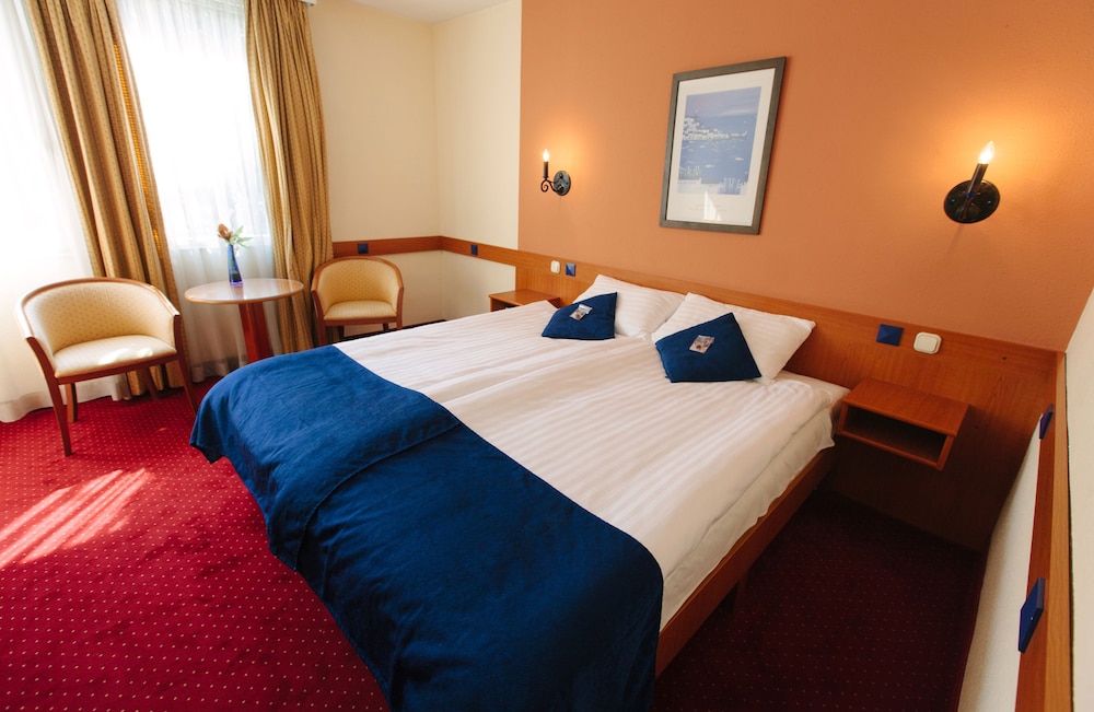 Standard Double Room Single Use - Photo 2