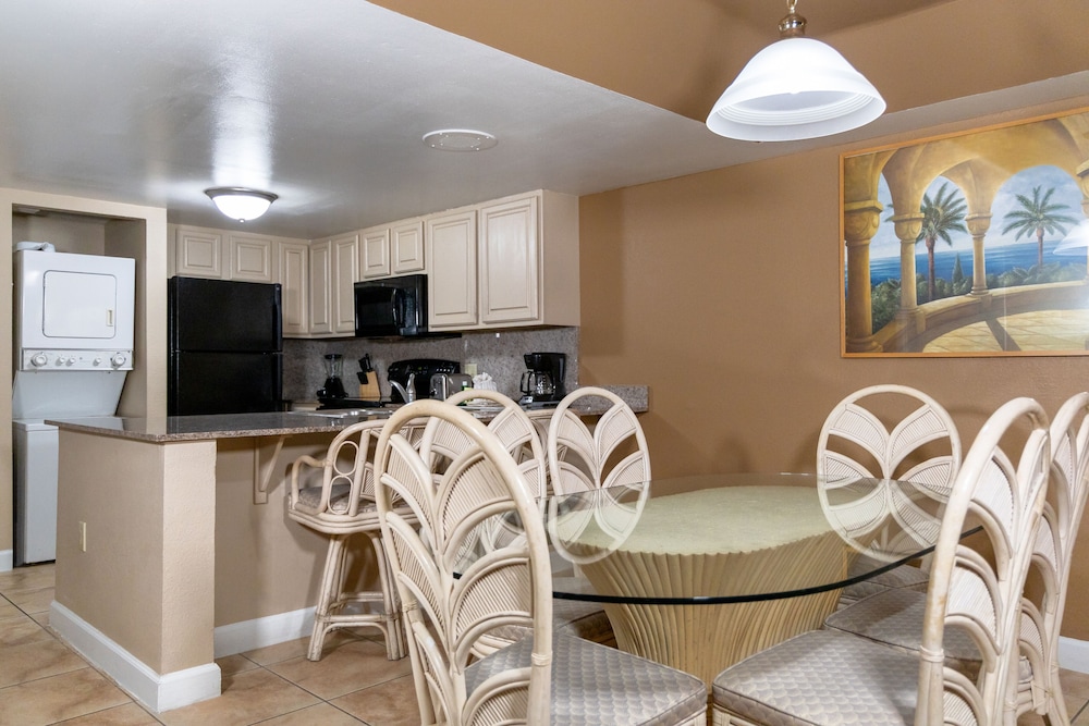 Suite, 2 Bedrooms (at the Oaks) - Photo 15