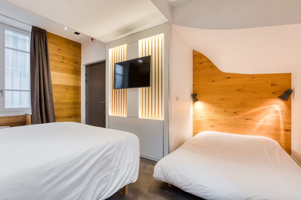 Quadruple Room thumbnail 5