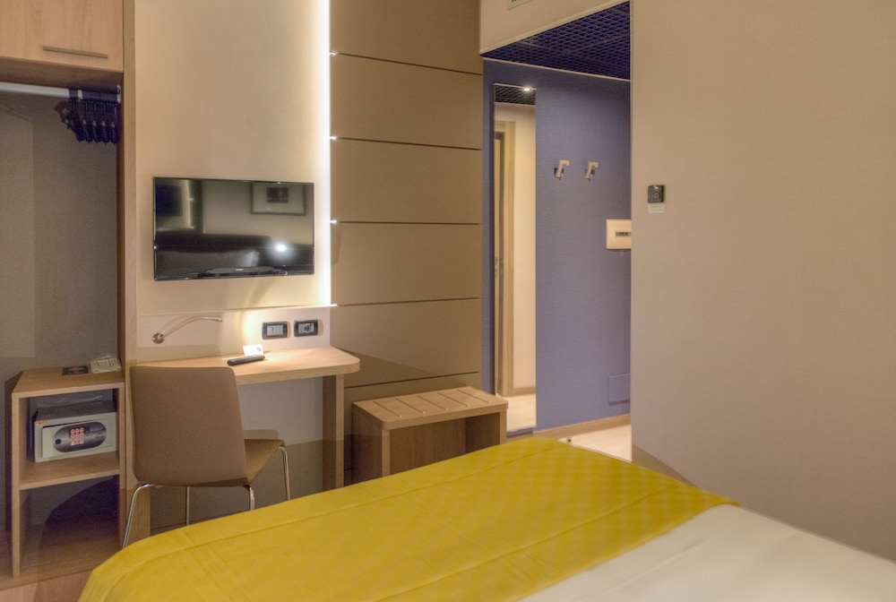 Standard Triple Room - Photo 3