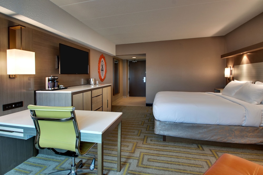Room, 1 Queen Bed, Hearing Accessible - Photo 1