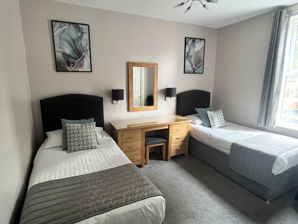 Twin Room, Ensuite photo 3