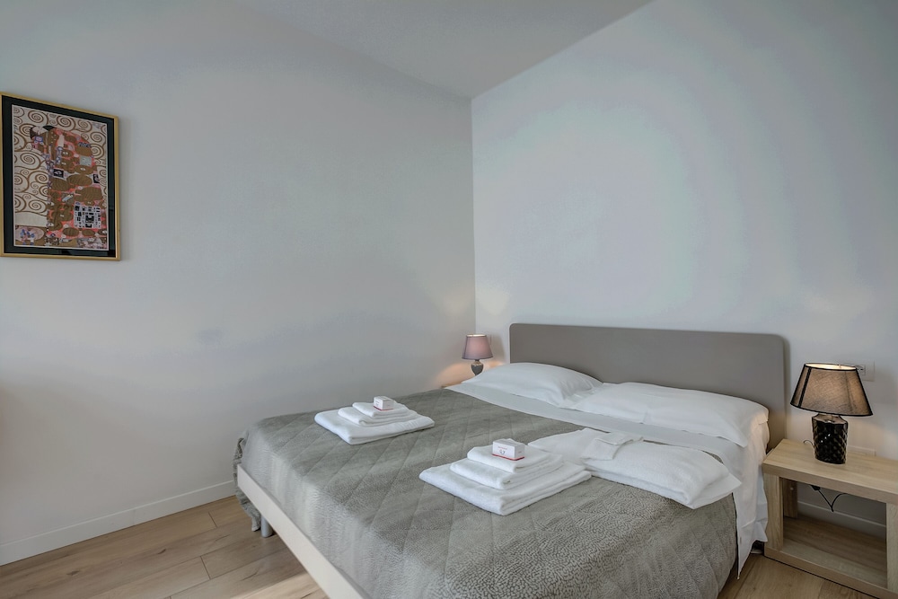 Family Apartment, 1 Bedroom, Lakeside (Casa Al Cor - Sailor 1)